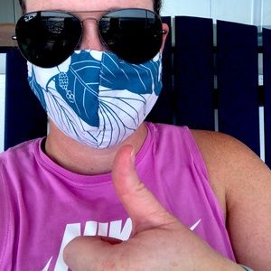 Hi! I’m Erin! Please wear a mask!